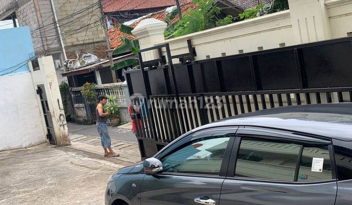 Rumah di Kalibaru Kemayoran cocok untuk Kosan hadap Selatan