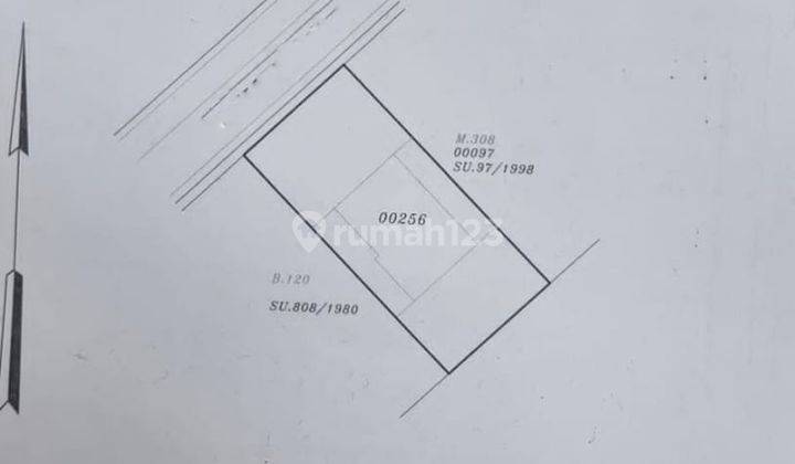 Hitung Tanah Rumah Tua di Menteng Depan Taman Strategis