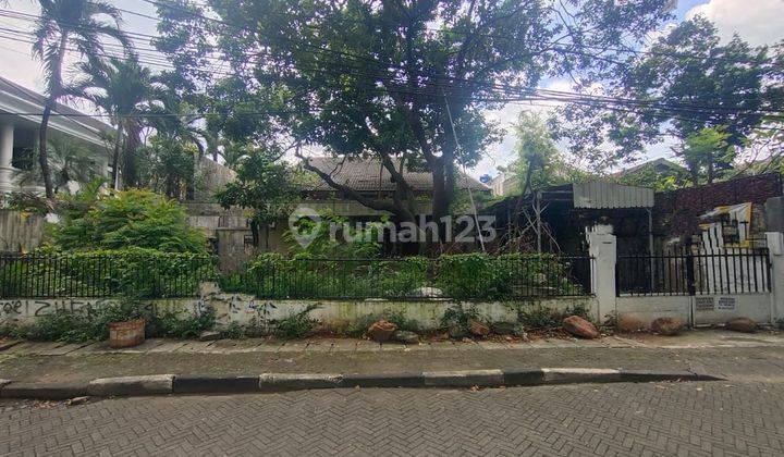 Hitung Tanah Rumah Tua di Menteng Depan Taman Strategis