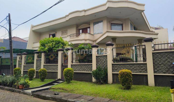 Rumah Mewah Hook di Taman Villa Meruya lokasi Depan Taman 1