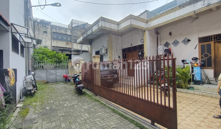 Jual Rumah Mangga Besar Luas 250Meter Bebas Banjir Jual Rumah Mangga Besar Luas 250Meter Bebas Banjir