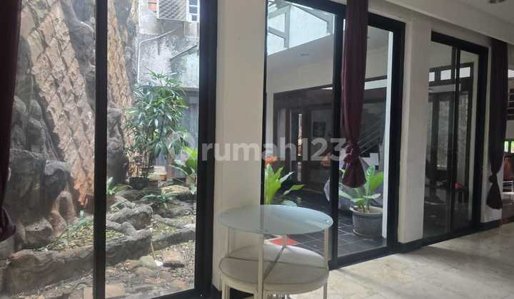 Rumah 3 Lantai Siap Huni di Jakarta Selatan