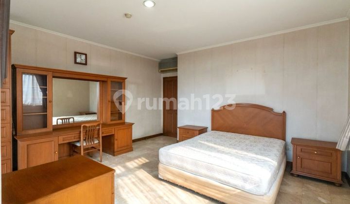 5th Floor Apartment Strategically Located in a Business Area