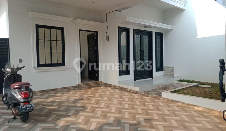 Rumah 2 Lantai di Kav. Hankam Joglo Jakarta Barat