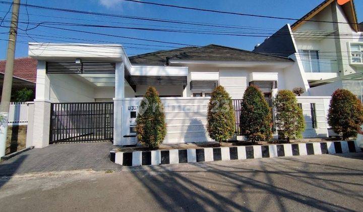 Rumah Bagus di Dharmahusada Indah Lebar 15m 1