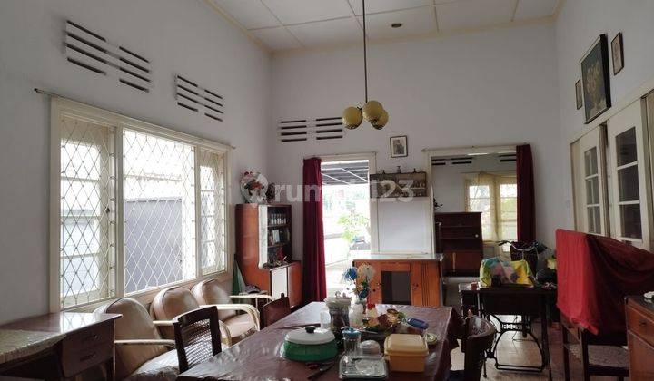 Rumah Tengah Kota Ala Kolonial di Surabaya 2