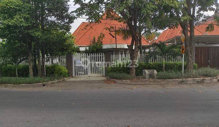 Rumah Lama Hitung Tanah di WR Supratman Surabaya Lokasi Hook 1