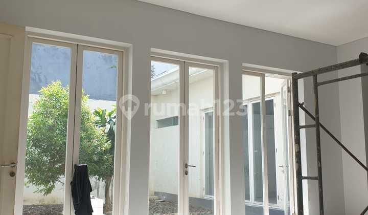 Minimalist Royal Residence 2-story House Wiyung Surabaya 2