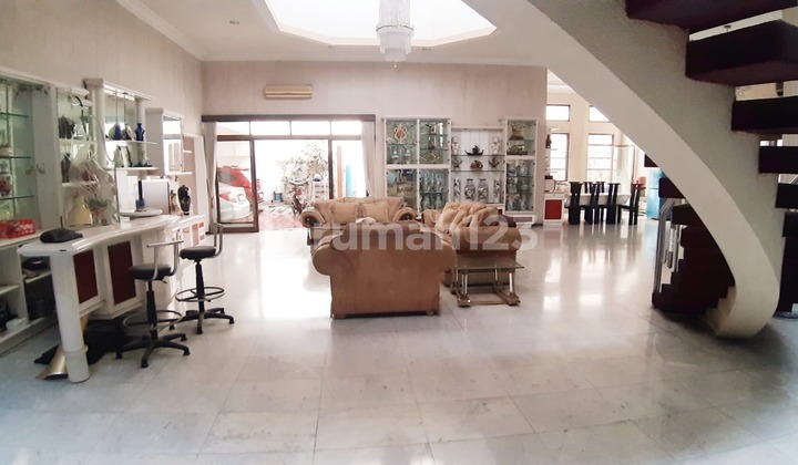 Rumah Besar Manyar Surabaya Ala Old Money 2