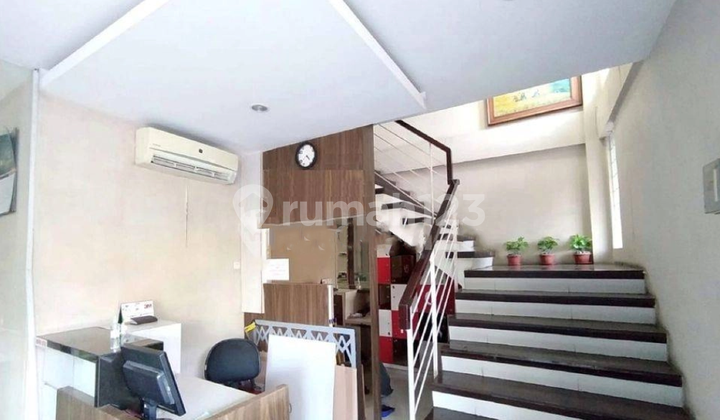 Strategic Surabaya Ketintang Building Ready for 3.5 Floors, Suitable for Business.