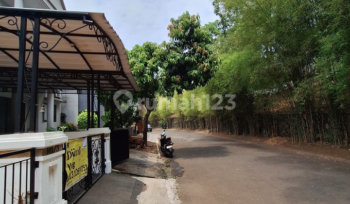 Rumah Dijual di Perumahan Citra Grand Cibubur 2