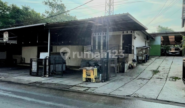 House and Commercial Space on Jl Raya Utama Re Soemintaditeja Pamoyanan Bogor 2