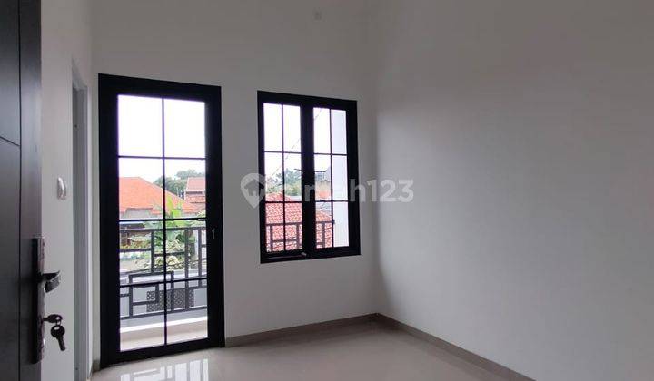 Rumah 2 Lantai Semi Furnished SHM Dijalan Kelapa Dua Wetan Jaktim 2