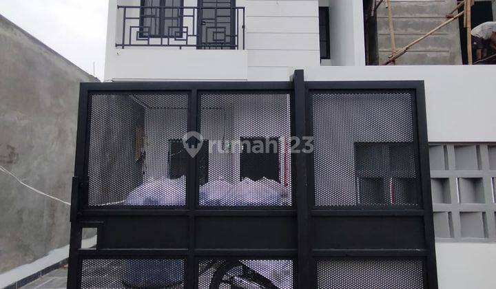 Rumah 2 Lantai Semi Furnished SHM Dijalan Kelapa Dua Wetan Jaktim 1