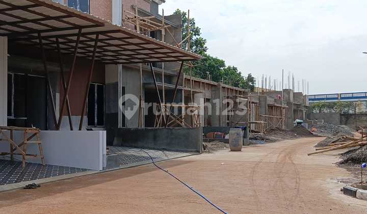 Rumah 2 Lantai Shm Baru Selatan Dekat Kota Wisata Ciangsana Sport 2