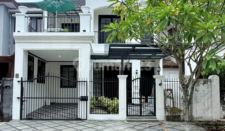 Ready-to-Occupy House with American Classic Design, One Step Away from Cinere Mall and Belleveu Mall.