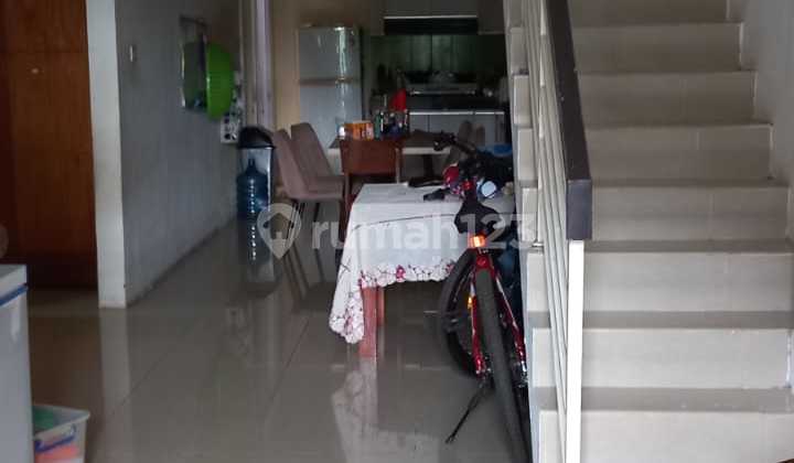 House in Cinere within a Large Complex, Green and Comfortable Environment, Close to Krukut Toll Road, Lazuardi School, and BPK Penabur. 2