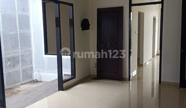 Rumah American Classic Dalam Komplek Elite Duren Sawit 2