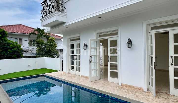 Rumah Design American Classic Private Pool Di Cilandak Lokasi Strategis Dekat Kemang Dan 10 Menit Ke Blok M