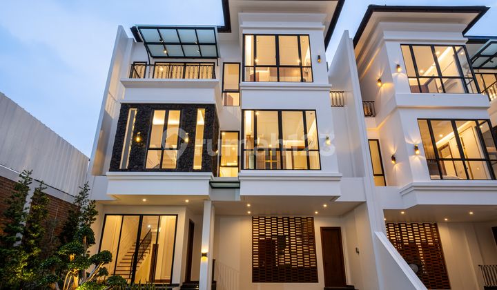 American Classic House Dalam town House Di Lebak Bulus American Classic House Dalam town House Di Lebak Bulus