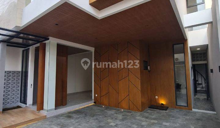 Rumah Elegan 3 Lantai Scandinavian Style Dekat Senopati Dan Scbd Sudirman 2