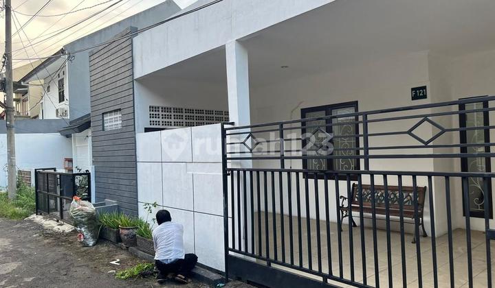 Well-Maintained Single-Story House in Cinere Complex, Steps Away from Living Plaza. Well-Maintained Single-Story House in Cinere Complex, Steps Away from Living Plaza.