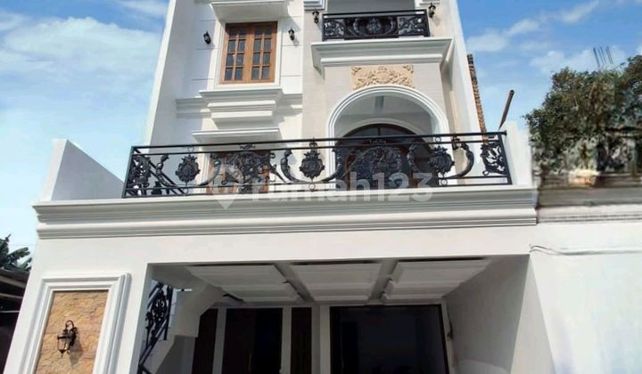 New 3-Story House, Jagakarsa, South Jakarta