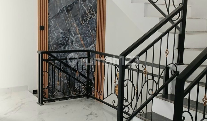 foto lainnya rumah  3 lantai jagakarsa jakarta