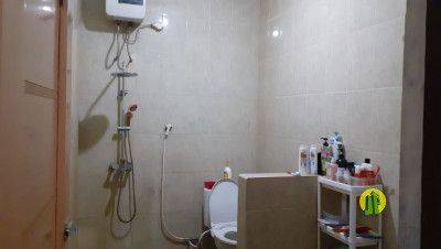 Rumah siap huni dengan bangunan kokoh, lokasi komersil dan Strategis didepan jalan raya. Cocok untuk usaha, kantor, transit gudang, kost kost-an. 3