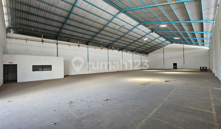 FOR RENT PARANGLOE TAMALANREA WAREHOUSE, MAKASSAR. CORNER LOT. READY TO USE. AREA 1250 m2.