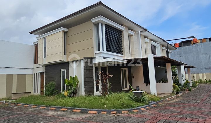 RUMAH MEWAH PUSAT KOTA MAKASSAR. SUDUT. 10X14. 5 KAMAR TIDUR. SEMI FURNISHED. BARU SIAP HUNI RUMAH MEWAH PUSAT KOTA MAKASSAR. SUDUT. 10X14. 5 KAMAR TIDUR. SEMI FURNISHED. BARU SIAP HUNI