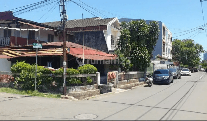 Rumah Tua Sudut Tengah Kota Makassar Jl. Domba Dan Jl. Lembu. Uk. 12,7 X 15 1