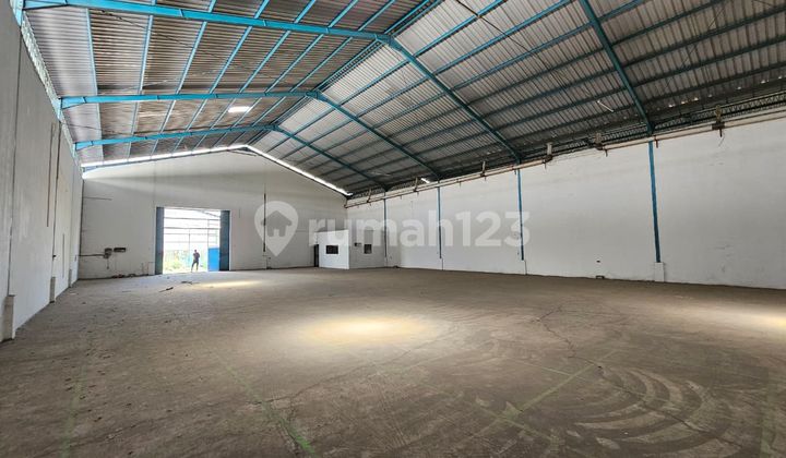 FOR RENT PARANGLOE TAMALANREA WAREHOUSE, MAKASSAR. CORNER LOT. READY TO USE. AREA 1250 m2.