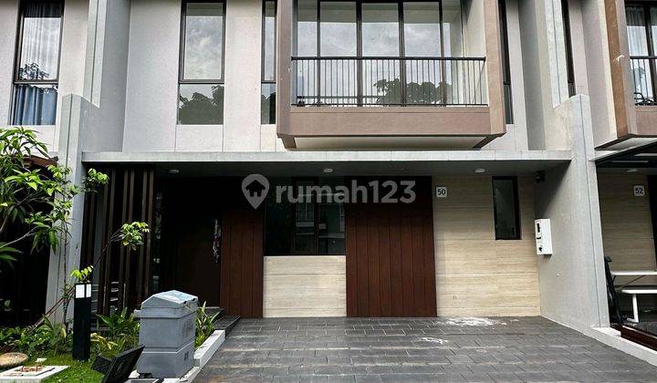 RUMAH MEWAH SIAP HUNI SUMMARECON MAKASSAR. 8x14. 3 KAMAR TIDUR. POSISI DEPAN 1