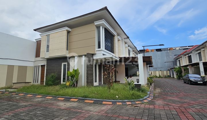 LUXURY HOME IN DOWNTOWN MAKASSAR. CORNER LOT. 10X14. 5 BEDROOMS. SEMI-FURNISHED. READY TO OCCUPY. 2