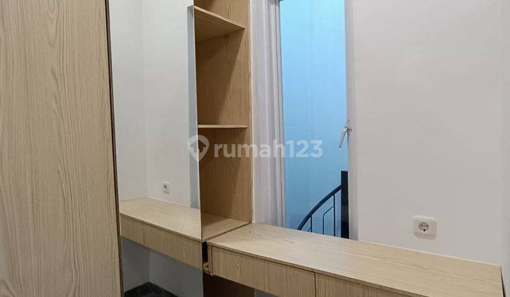 Rumah Mewah Puri Mutiara Makassar 9x15. Baru Renovasi. 5 Kamar. Furnished. 2,5 Lantai