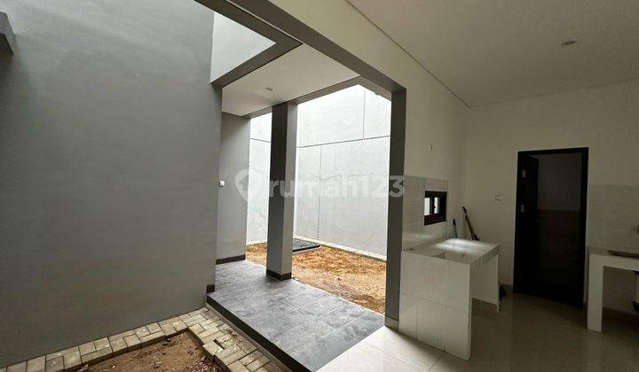 RUMAH MEWAH SIAP HUNI SUMMARECON MAKASSAR. 8x14. 3 KAMAR TIDUR. POSISI DEPAN 2