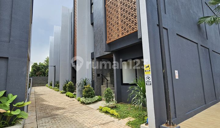 RUMAH MEWAH BRAND NEW DALAM CLUSTER ADA POOL DI PERMATA HIJAU
