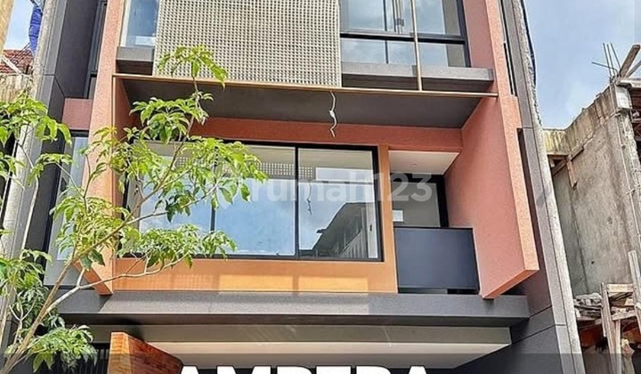 RUMAH MEWAH BRAND NEW LOKASI STRATEGIS DI AMPERA JAKARTA SELATAN