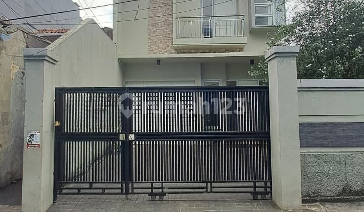 RUMAH MEWAH LOKASI STRATEGIS DI KEMANG TIMUR VIII JAKARTA SELATAN
