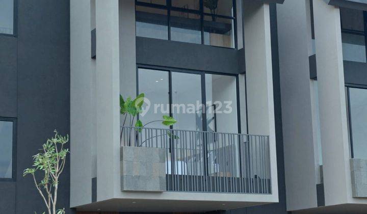 RUMAH MEWAH 3 LANTAI CLUSTER CAVANA LEBAK BULUS DEKAT KE PONDOK INDAH 2