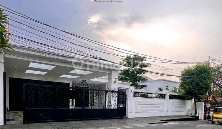 Rumah Mewah Dijual di Jalan Raya Taman Wijaya Kusuma Cilandak