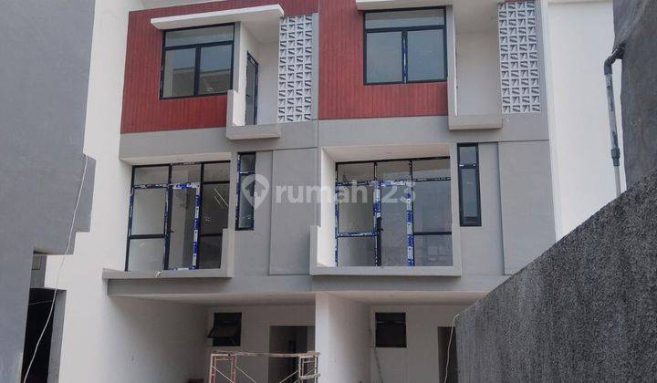 Rumah Mewah Brand New Cluster Menteng Area Dekat Kokas  1