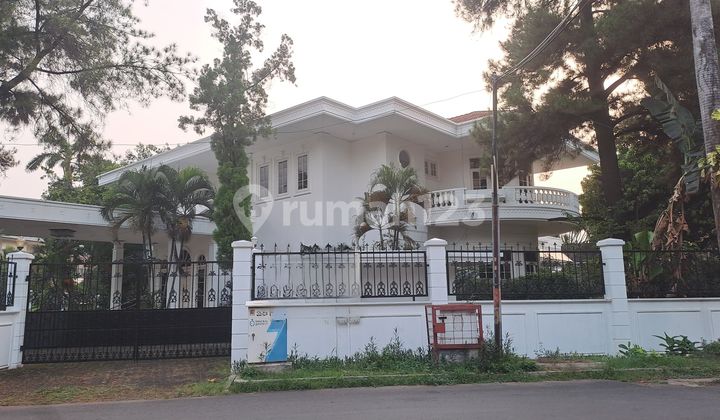 LUXURY HOUSE WITH PRIVATE POOL IN THE ZAMRUD PERMATA HIJAU CLUSTER 2