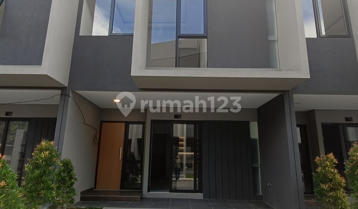 RUMAH MEWAH DI GRAND TREVISTA ANDARA JAGAKARSA JAKARTA SELATAN RUMAH MEWAH DI GRAND TREVISTA ANDARA JAGAKARSA JAKARTA SELATAN