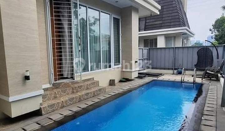 Rumah Mewah Strategis Private Pool di Kemang Jakarta Selatan