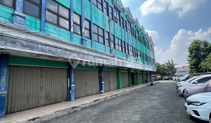 4-STOREY SHOPHOUSE AND COMMERCIAL LAND IN STRATEGIC LOCATION AT PASAR MINGGU