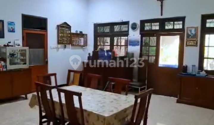 Rumah Asri dan Terawat di Area Elite Manyar - Murah 2