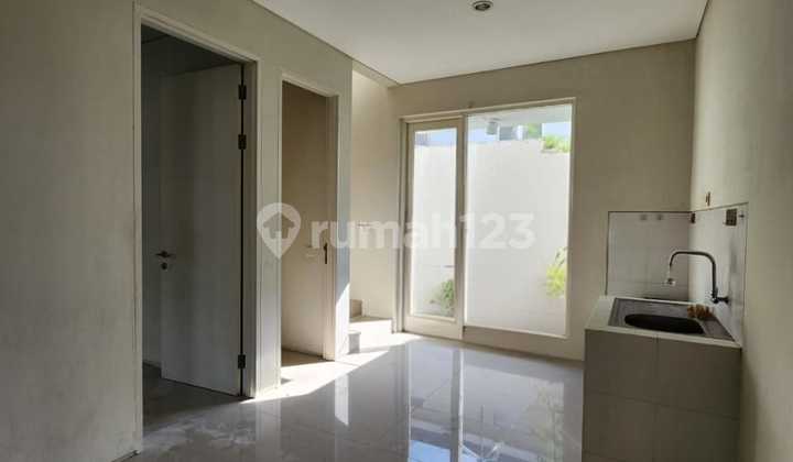 2-Story House with Playground View at Northwest Park - For Sale/Rent