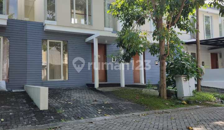 2-Story House with Playground View at Northwest Park - For Sale/Rent